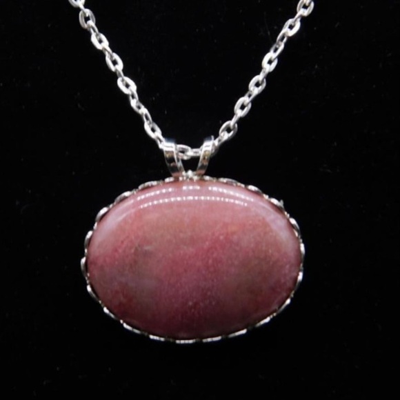 Jewelry - VINTAGE RHODONITE PENDANT ON CHAIN NECKLACE